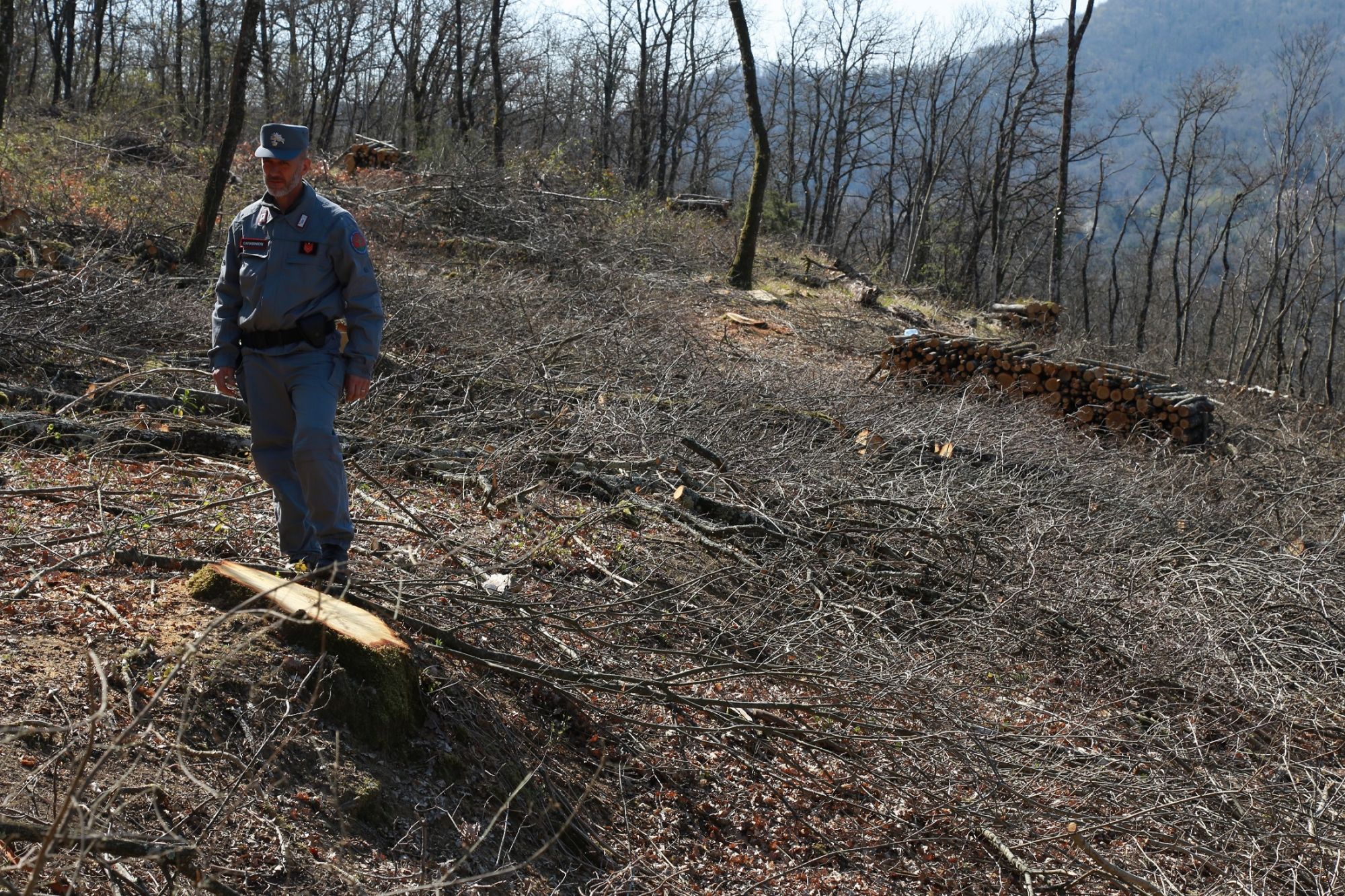 Rifiuti, colto sul fatto dai Forestali a scaricare terre e rocce da scavo