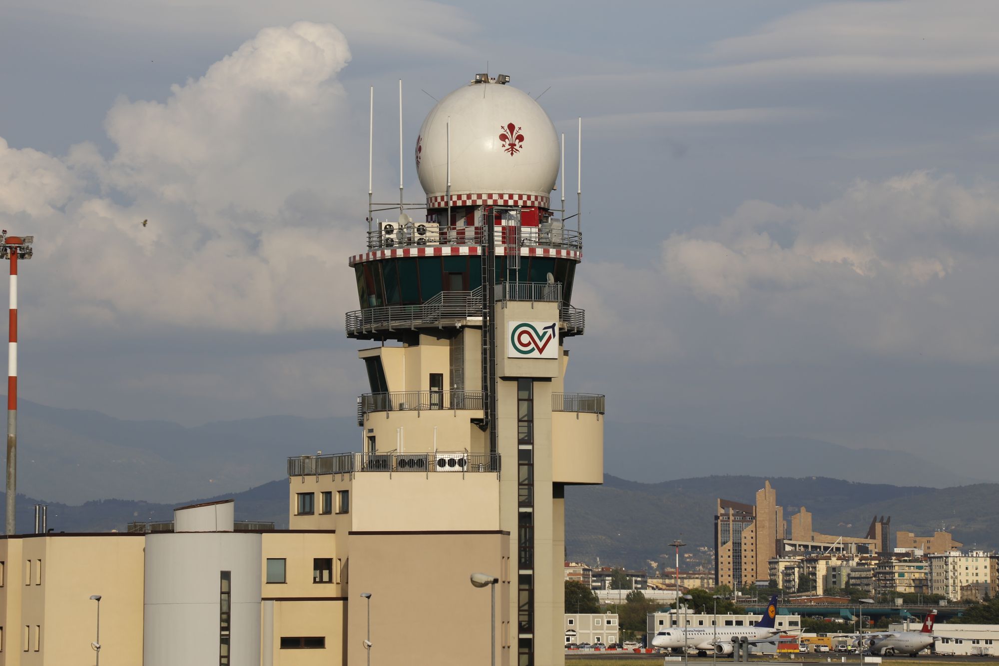 Operazione anti contrabbando all’aeroporto di Firenze: sequestrata merce per 130mila euro