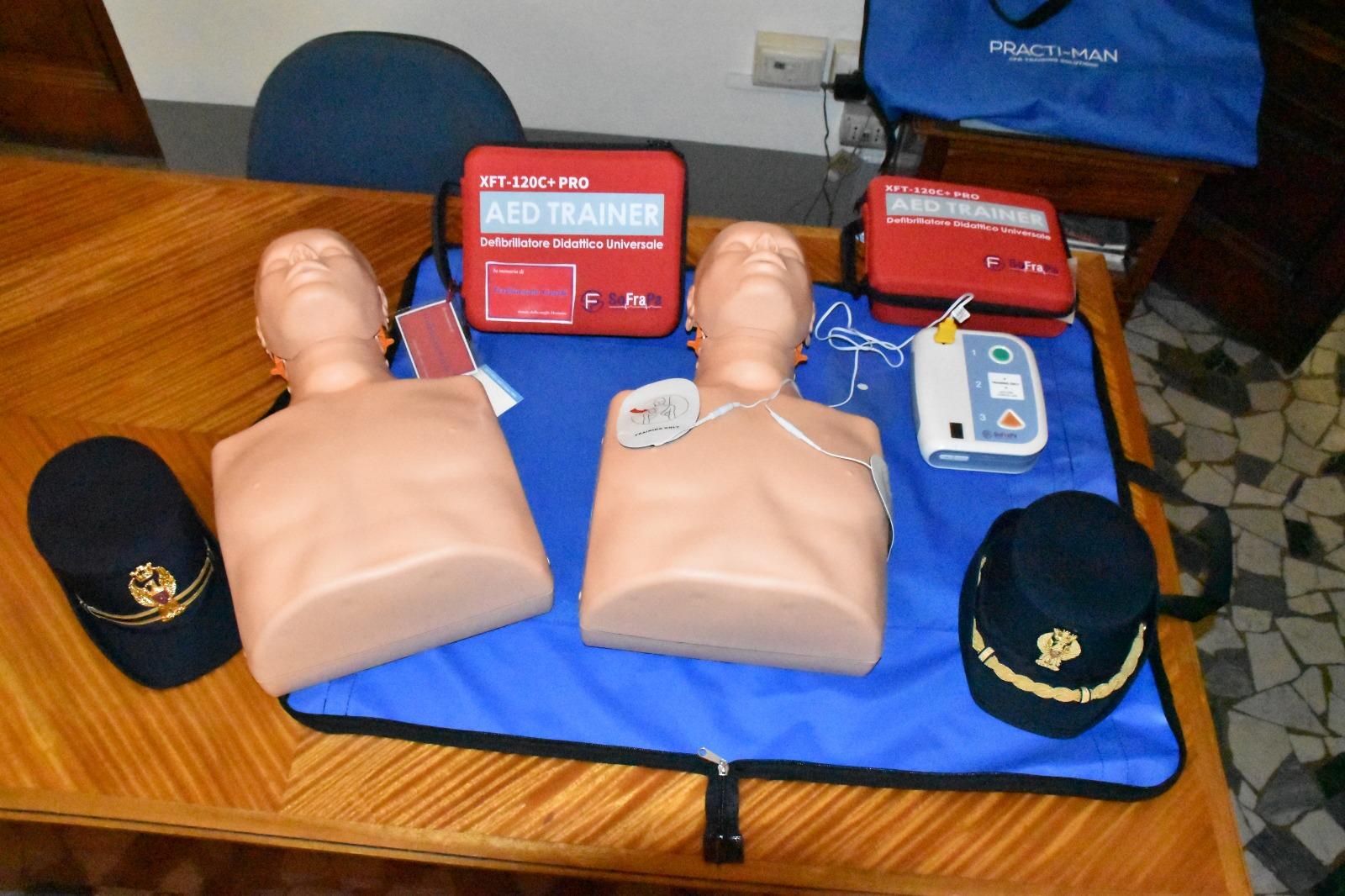 Continua la formazione del personale della Polizia di Stato all’uso del defibrillatore