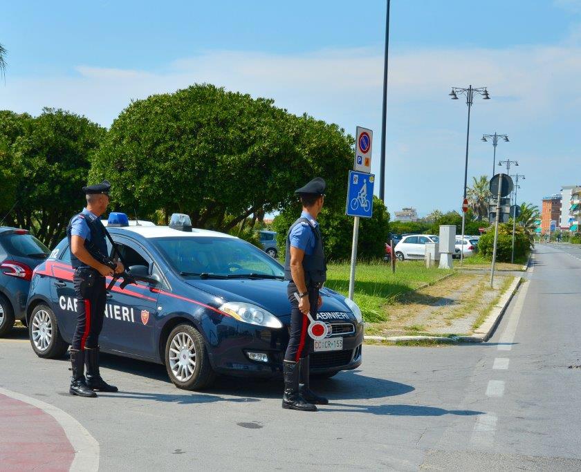 Furto nel circolo sportivo, arrestato: è il piromane  responsabile di alcuni incendi di auto tra Viareggio e Torre del Lago