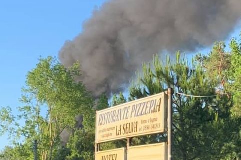 Due boati risvegliano Torre del Lago: esplosione al camping Bosco Verde
