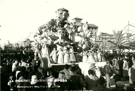 Carnevale di Viareggio 1952 La domenica giorno di riposo del Bar Alceo carro di 2° categoria al quale ha collaborato Giorgio Michetti