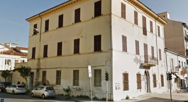 Ex caserma dei Carabinieri a Viareggio, domani il sopralluogo ai cornicioni