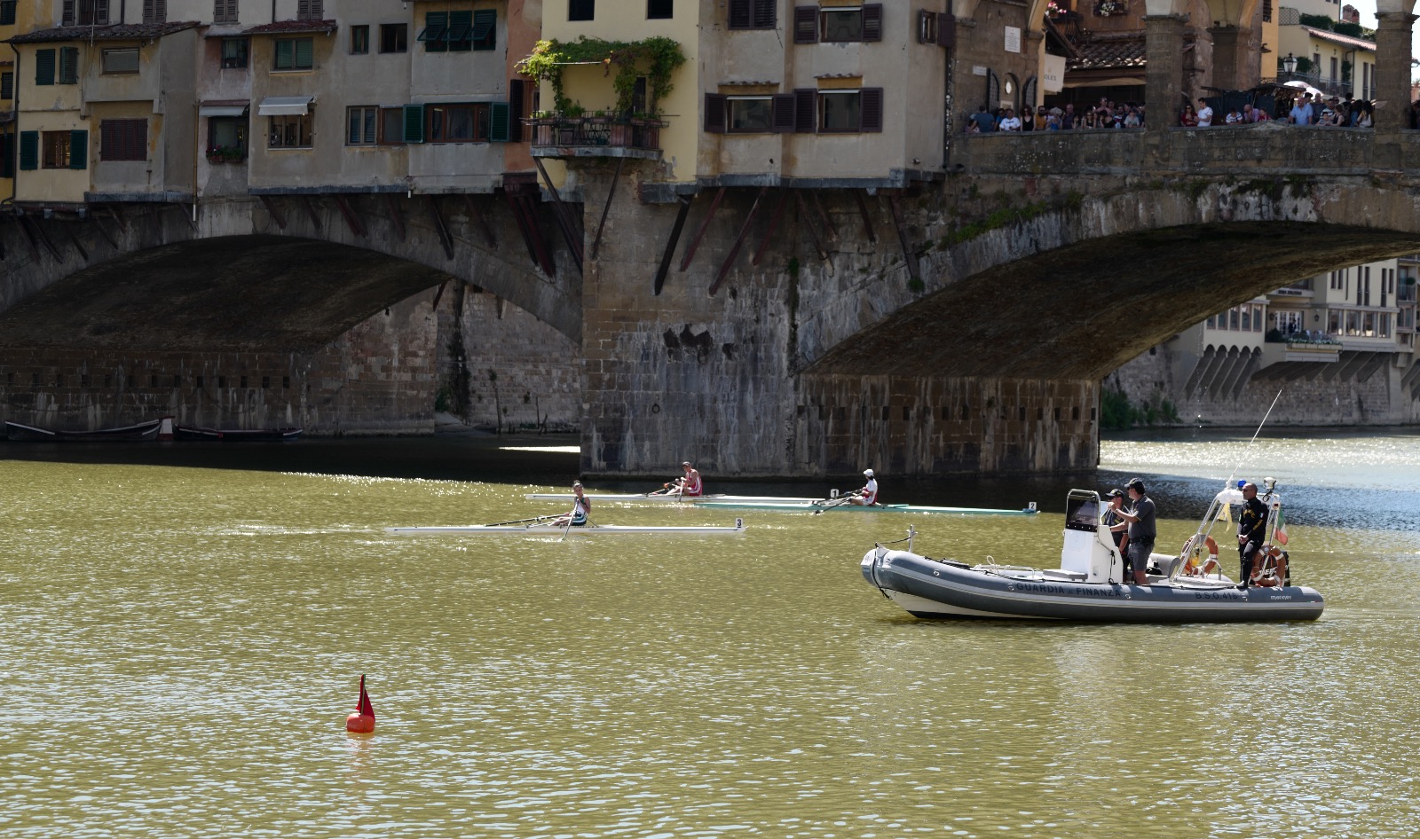 “250 mt Sprint in Arno #NOBULLISMO”, anche la GdF alla gara di canottaggio