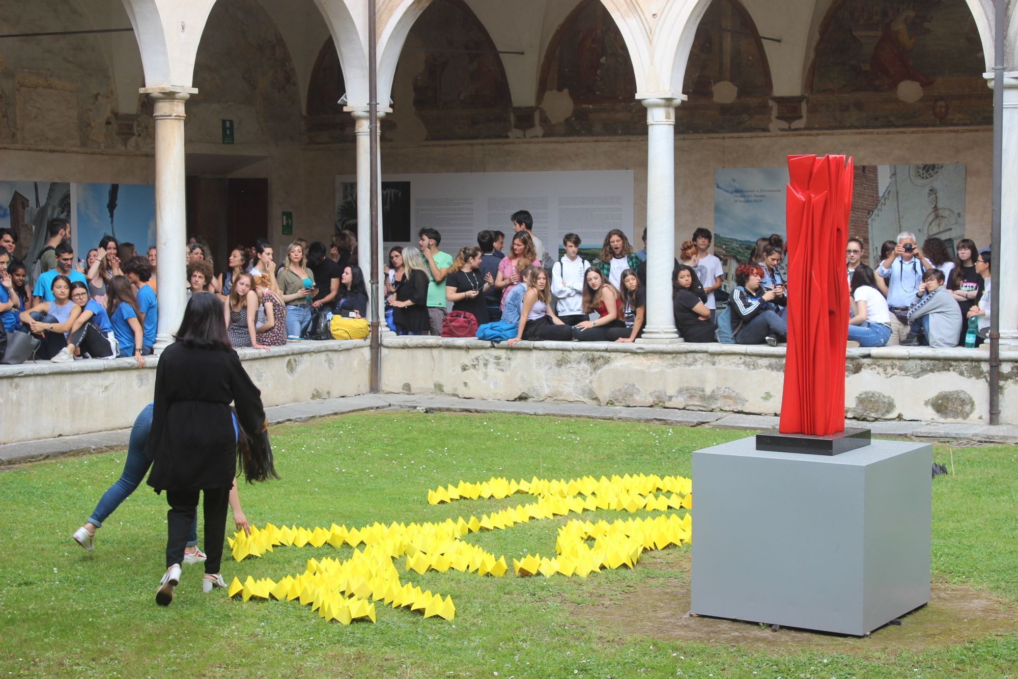 Flash mob, due mostre, monili hand made e gemellaggi. Gli studenti Liceo Artistico al centro della scena cittadina