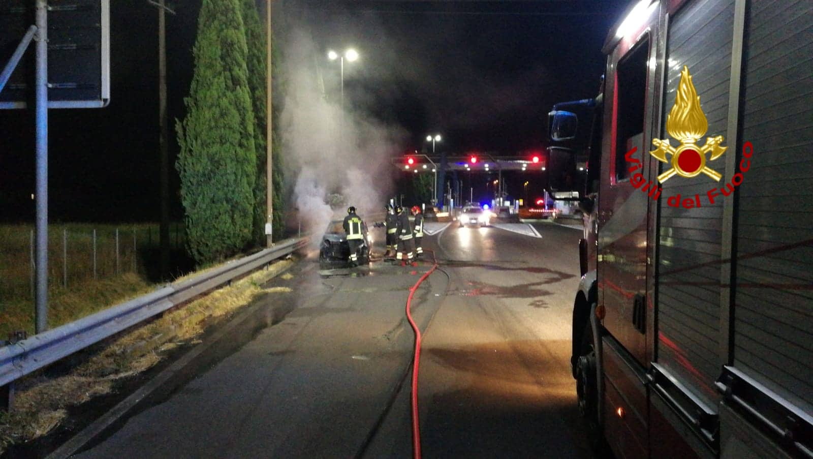 Auto a fuoco sulla Firenze Mare