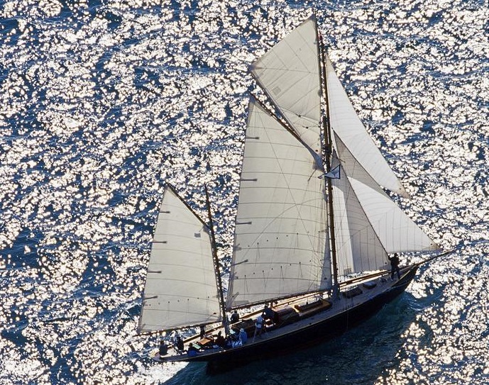 Beatrice Venezi, Alessandro Preziosi e Roberto Farnesi sono le star del varo dello storico Tirrenia II