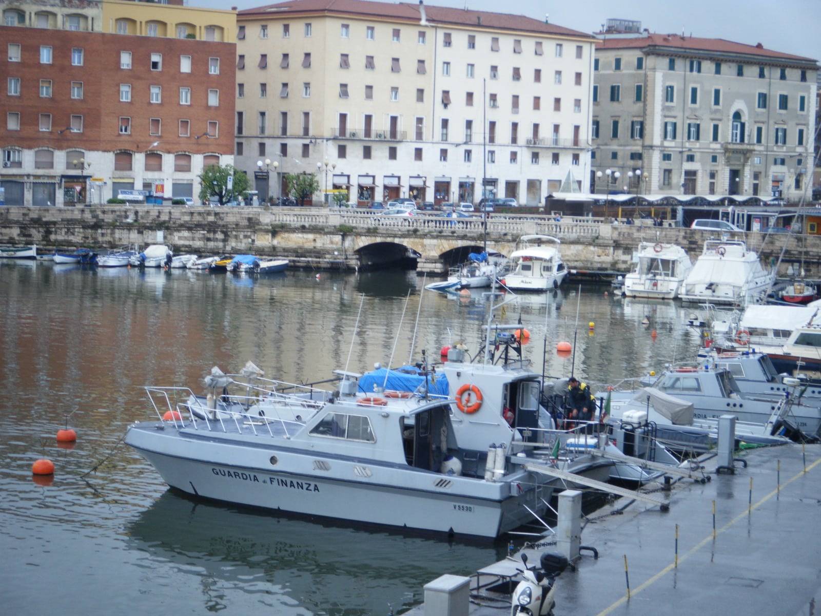 Inquinamento marino. Blitz a bordo di una nave nel porto di Livorno