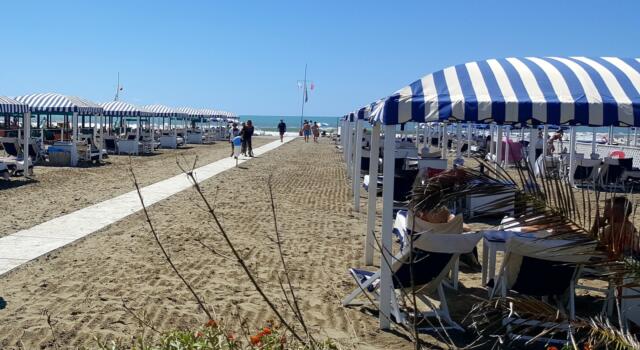 Covid: stop alle feste in spiaggia a Forte dei Marmi