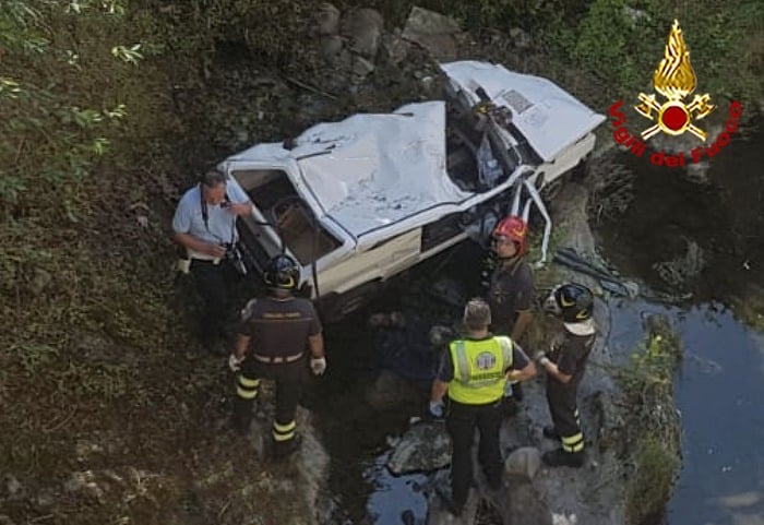 Auto nel torrente, due morti