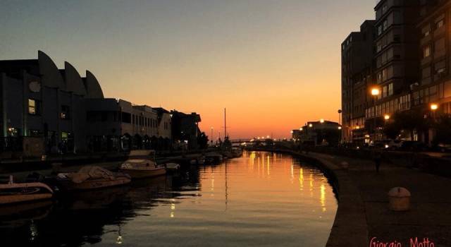 Il molo di Viareggio al tramonto