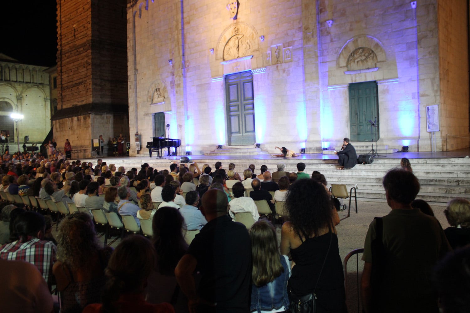 Premio Carducci: la grande poesia in Piazza Duomo, serata evento tra musica, canto e danza