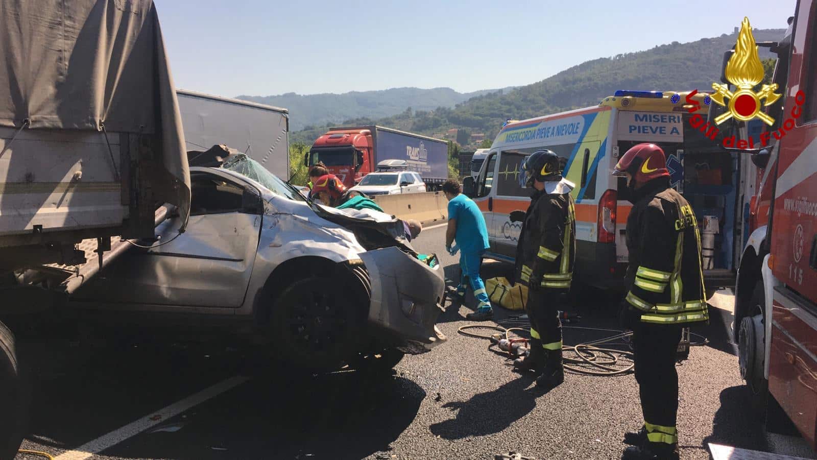 Tir piomba su 4 auto, Firenze Mare in tilt