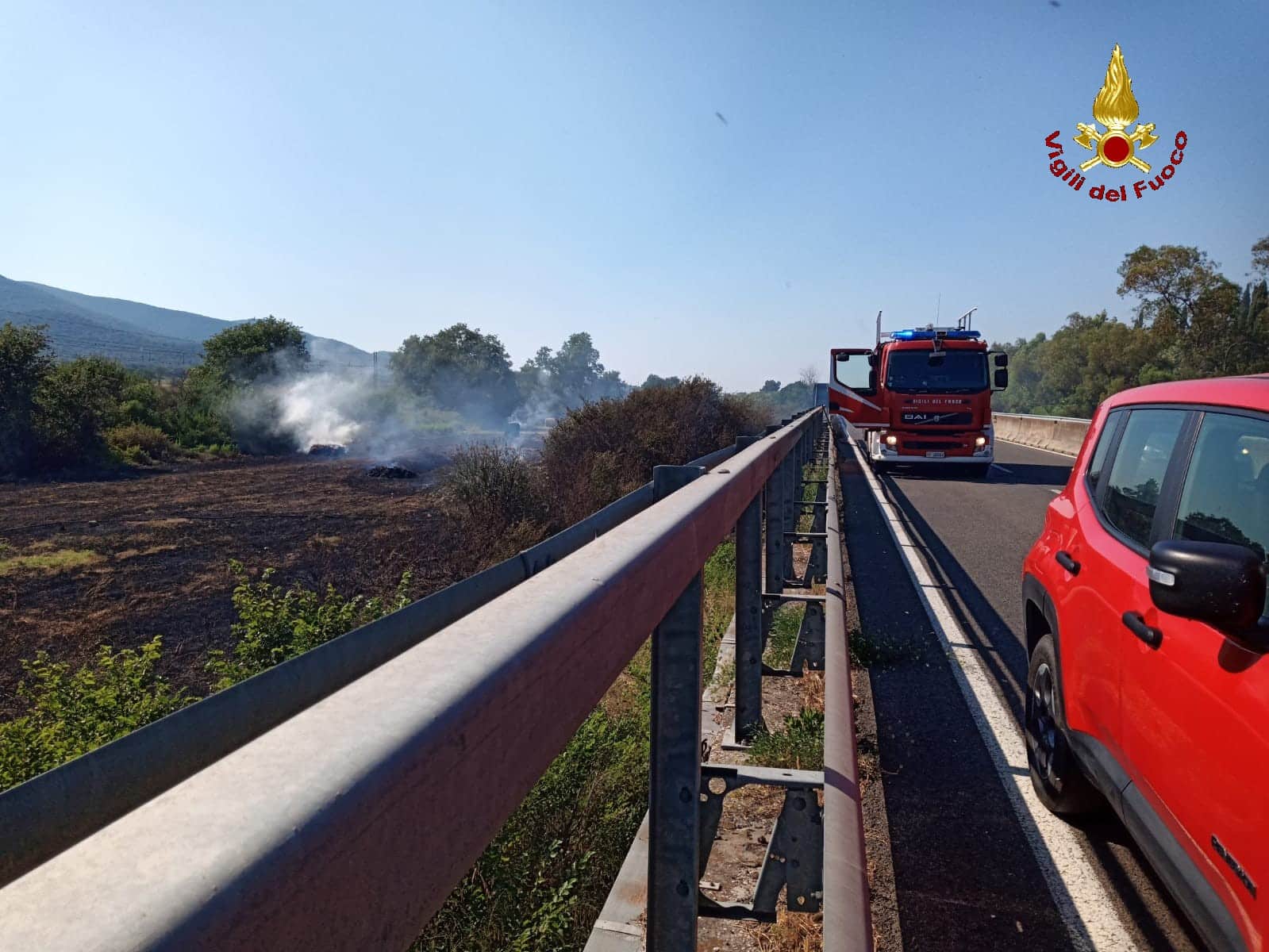 Rogo lungo la ferrovia e l’Aurelia, le fiamme estese per 15 km