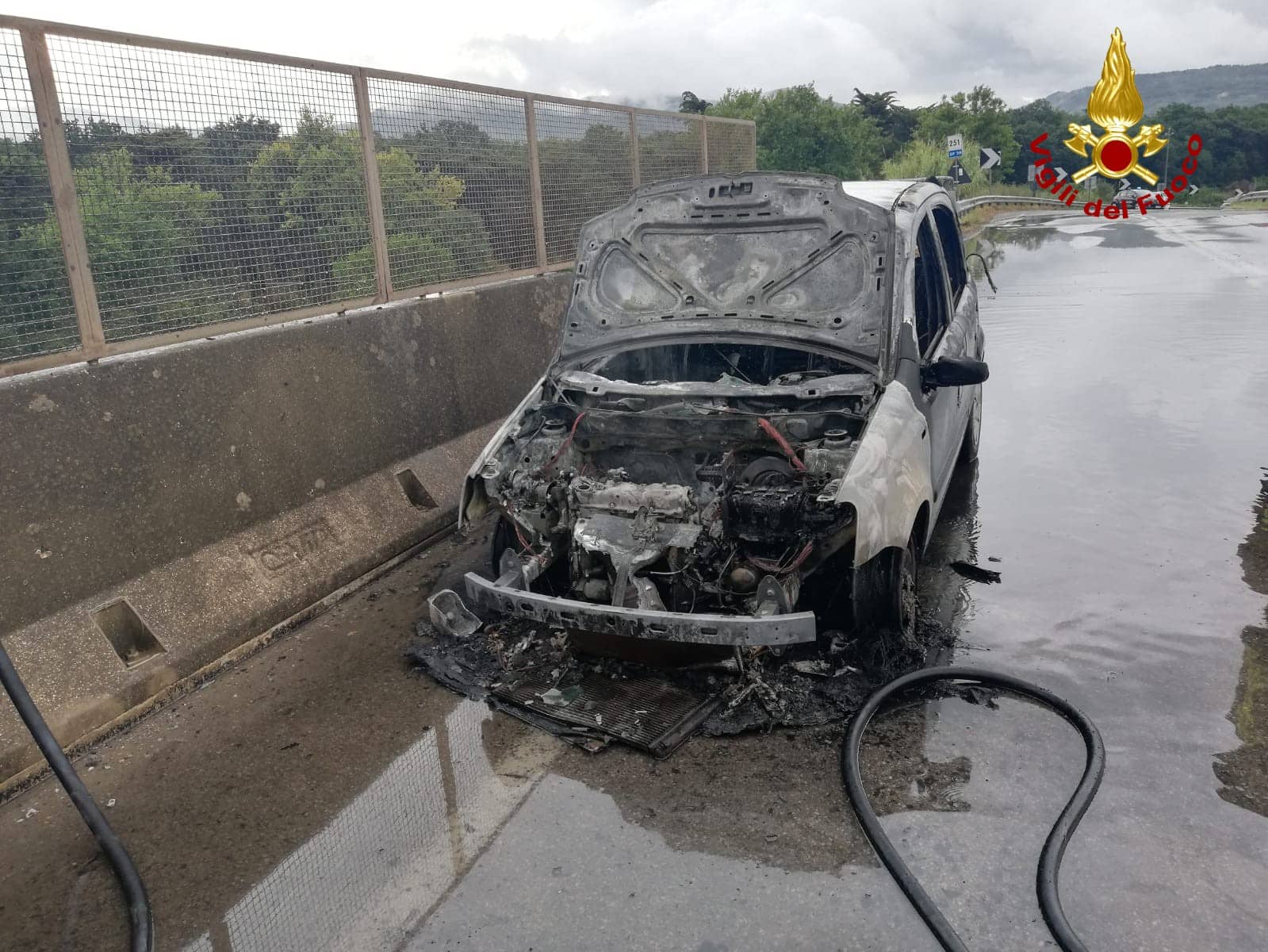 Auto a fuoco sull’Aurelia