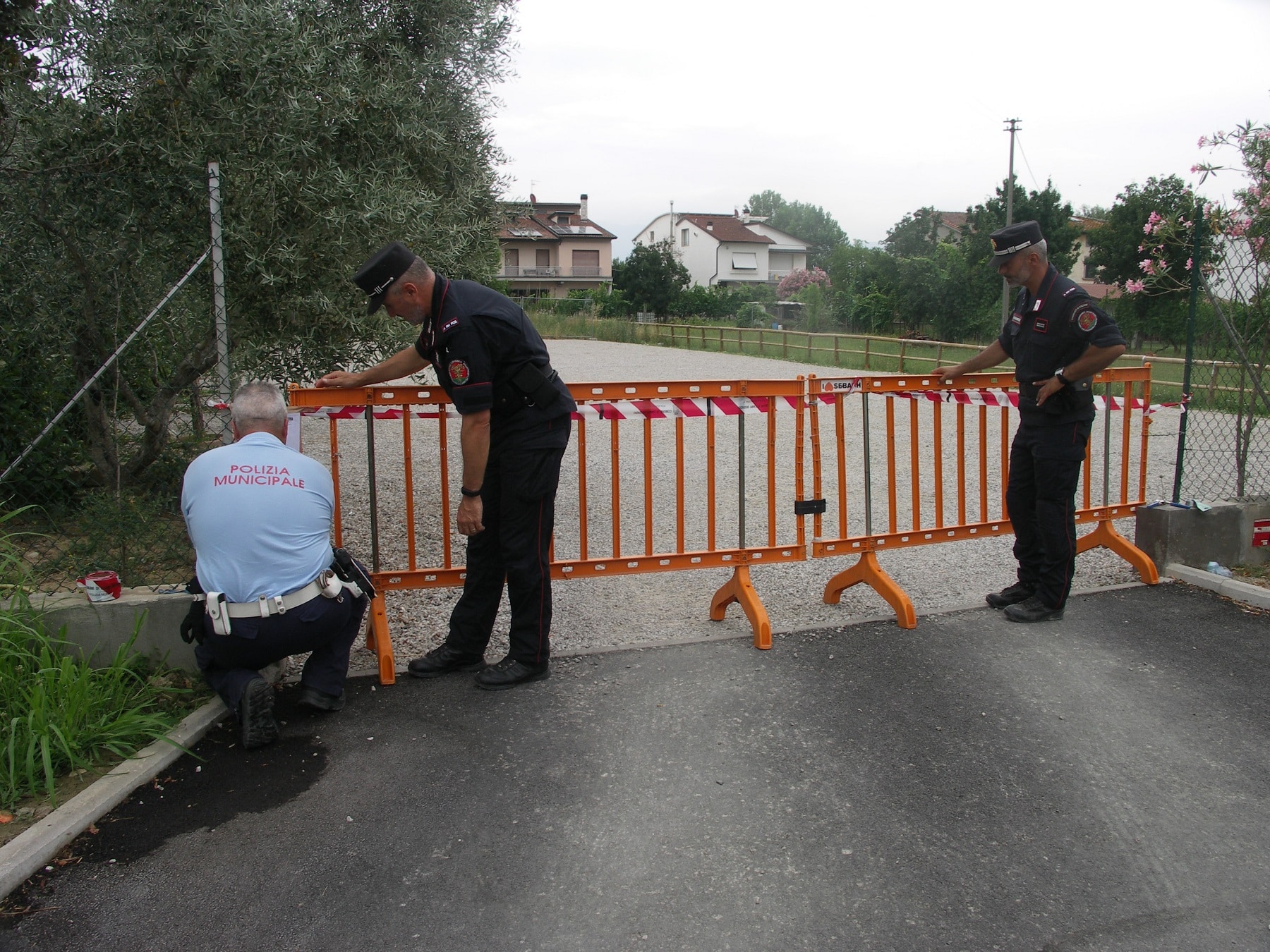 I Forestali sequestrano un parcheggio abusivo