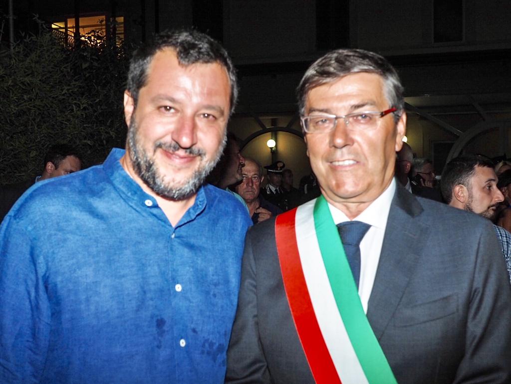 Matteo Salvini a Forte dei Marmi si complimenta col sindaco per il progetto sicurezza