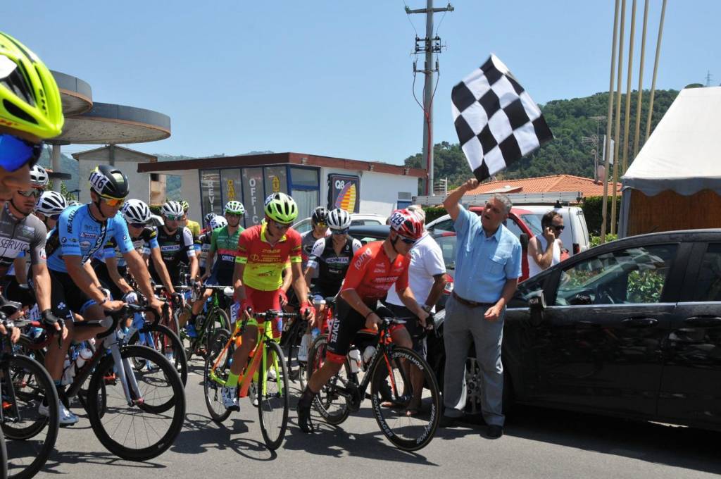 mungai da il via ai campionati di ciclismo
