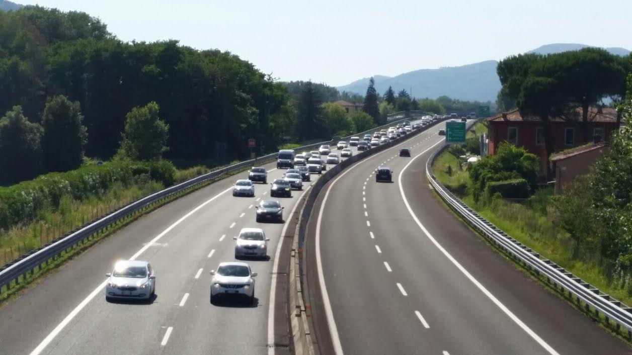 Tubatura del gas forata, chiusa la Firenze Mare