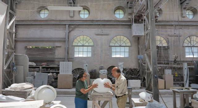 Dalla natura alla scultura, il lungo viaggio del marmo di Cynthia Sah e Nicolas Bertoux