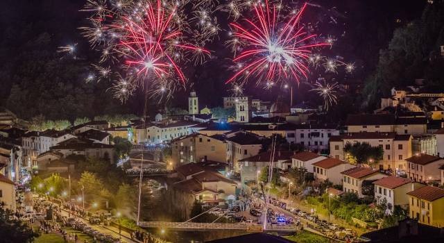 Notte di San Lorenzo con fuochi d&#8217;artificio ieri sera a Seravezza: le foto di Mirco Trivellato