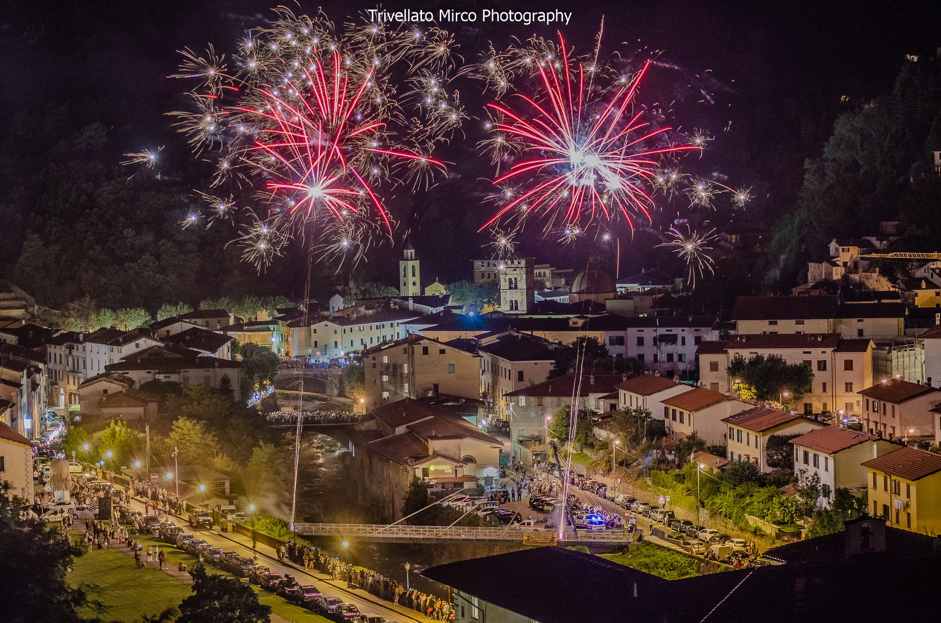 Notte di San Lorenzo con fuochi d’artificio ieri sera a Seravezza: le foto di Mirco Trivellato