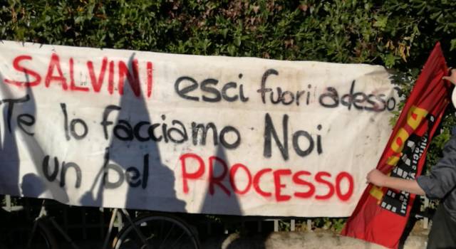 &#8220;Salvini esci fuori adesso, te lo facciamo noi un bel processo&#8221;, la contestazione alla Versiliana