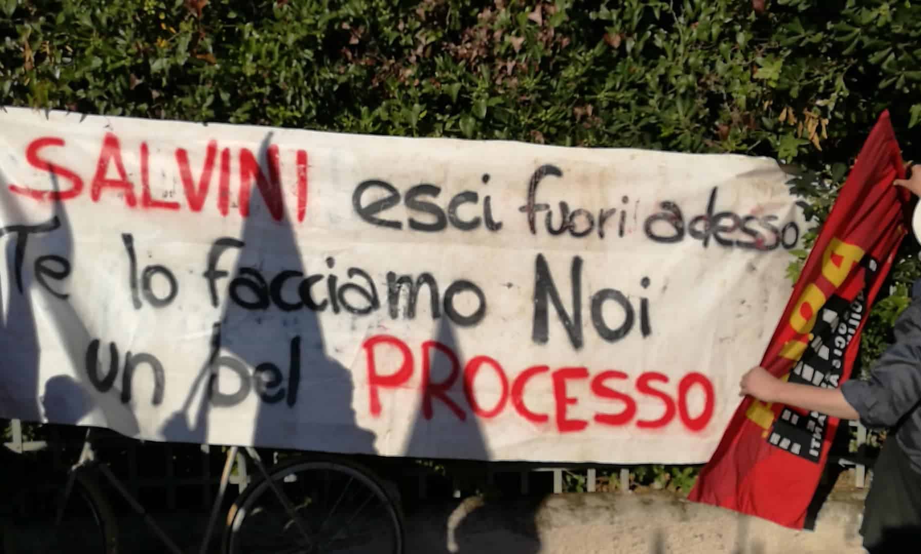 “Salvini esci fuori adesso, te lo facciamo noi un bel processo”, la contestazione alla Versiliana