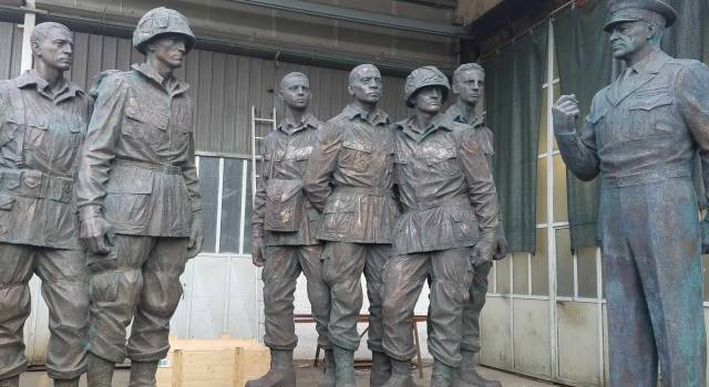Soldati monumentali Eisenhower Memorial in anteprima mondiale a Pietrasanta