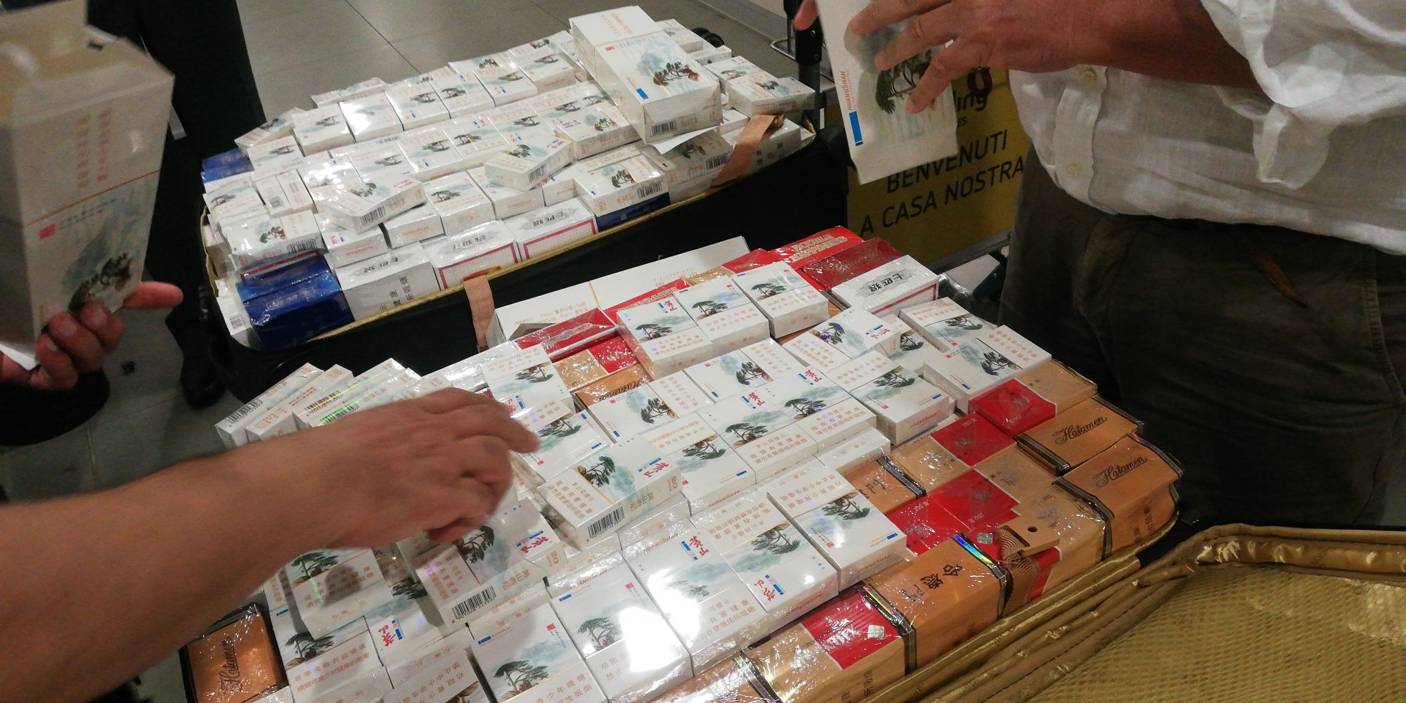 30 kg di sigarette di contrabbando, maxi sequestro all’aeroporto di Firenze