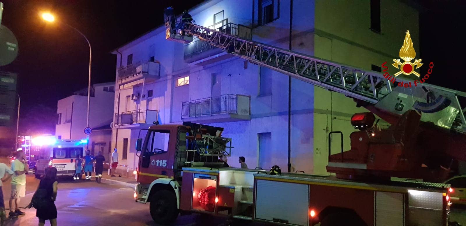 Crolla il solaio, paura in una palazzina