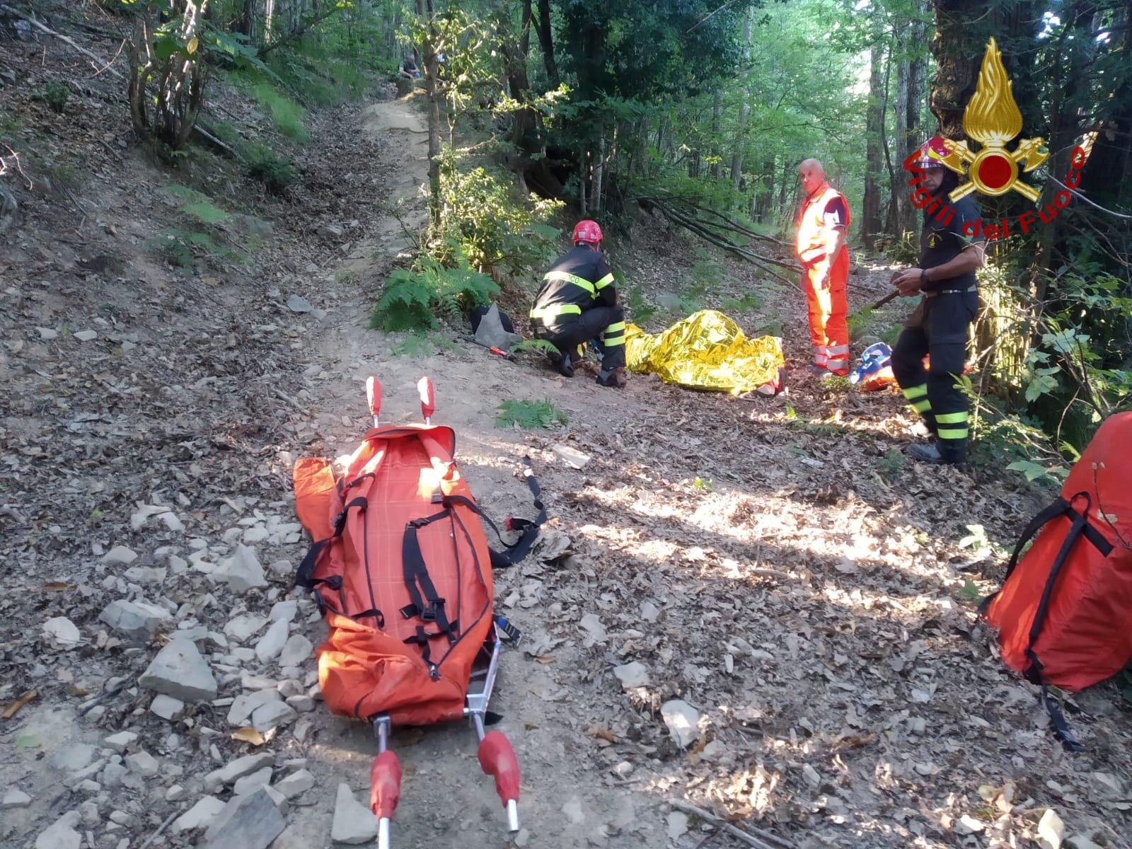 Ciclista cade su un sentiero, intervengono vigili del fuoco e soccorso alpino della GdF