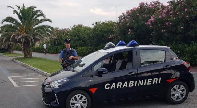 Auto ibrida per i Carabinieri della Versilia