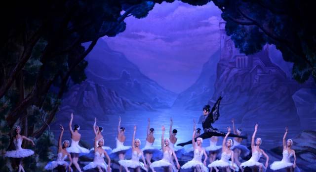 Al Pucciniano il Lago dei Cigni col Russian Classic Ballet