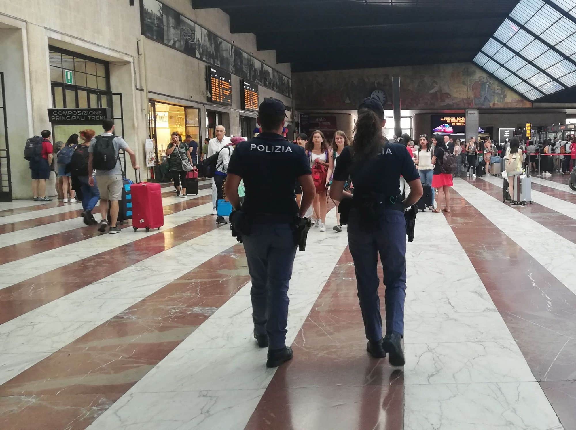 Operazione ad alto impatto, la Polizia rastrella la stazione di Santa Maria Novella