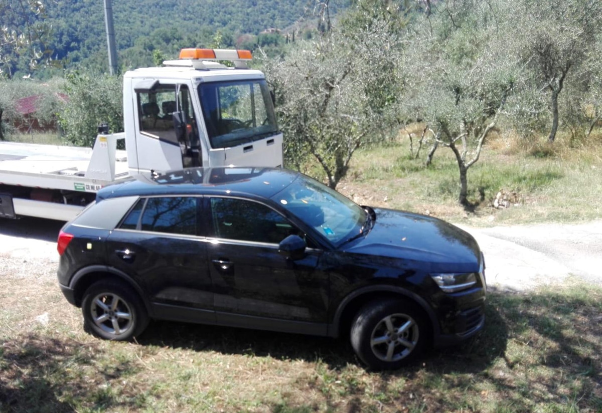 Rubata un’auto a una cittadina russa. La PM la ritrova il giorno dopo il furto