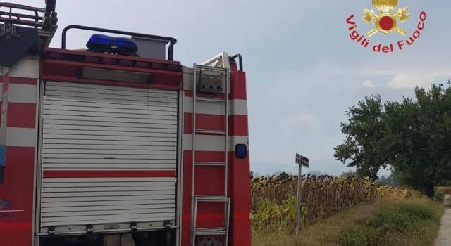 Cassonetti in fiamme e volantini firmati dal &#8220;Movimento Giustizia Proletaria&#8221;