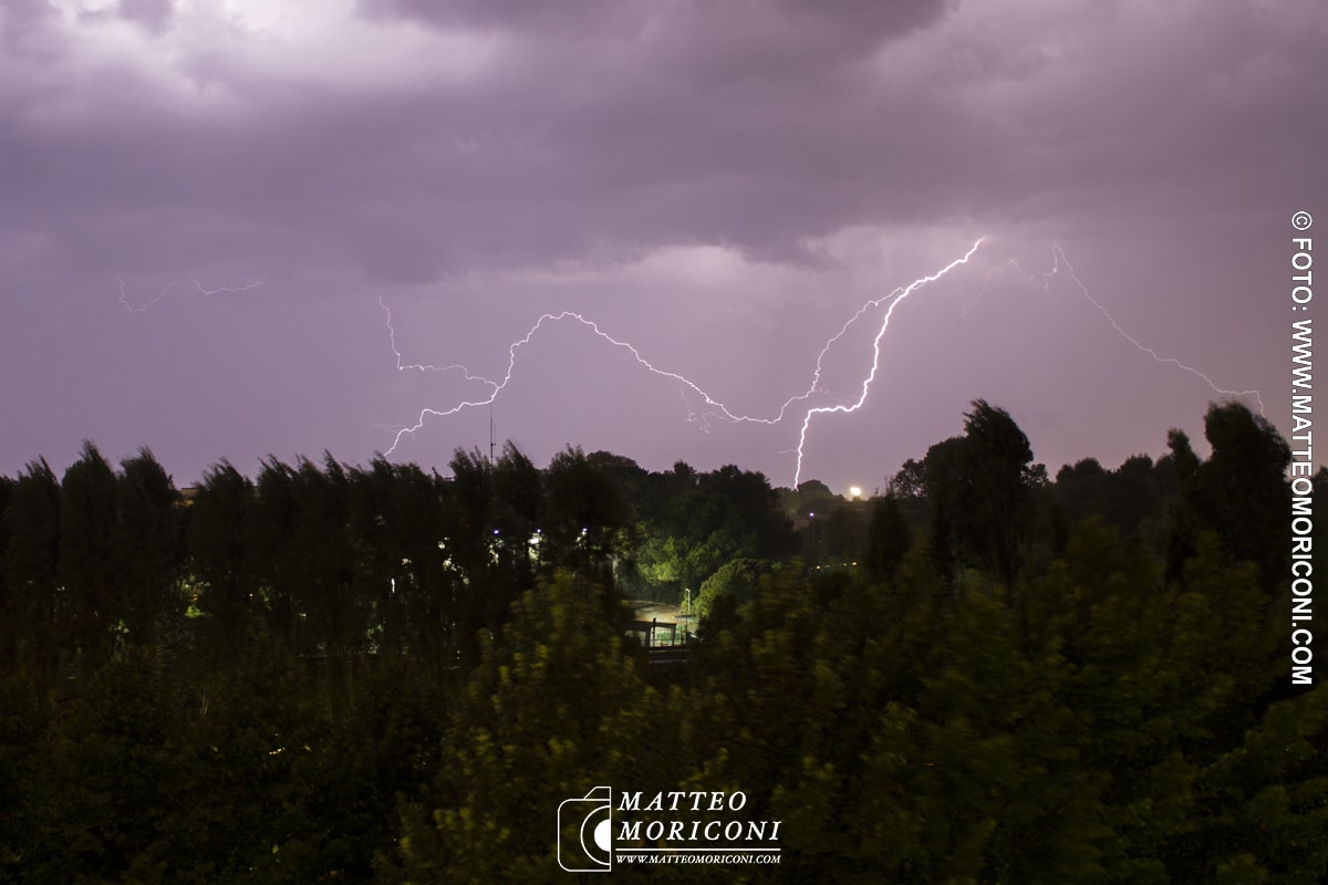 Fulmini in Versilia, le foto di Matteo Moriconi