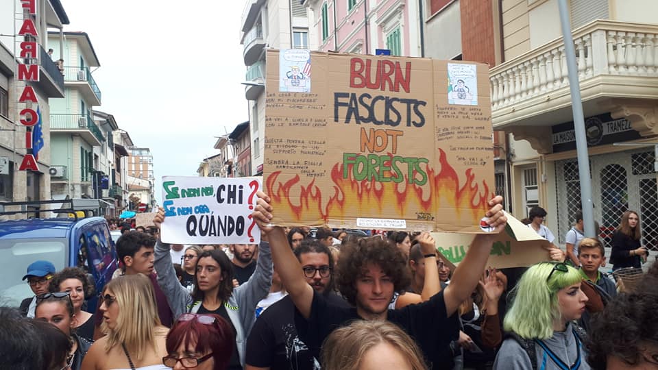 2500 studenti per il clima: “Riduttivo parlare di seguaci di Greta. Cambiare il sistema, non il pianeta”