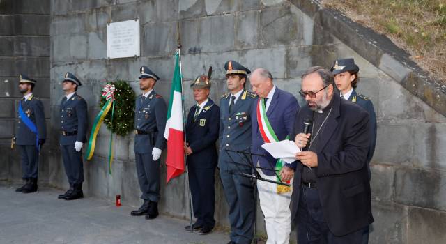 Anche il Vescovo di Lucca alla commemorazione dell&#8217;uccisione del finanziere Gaetano Lamberti