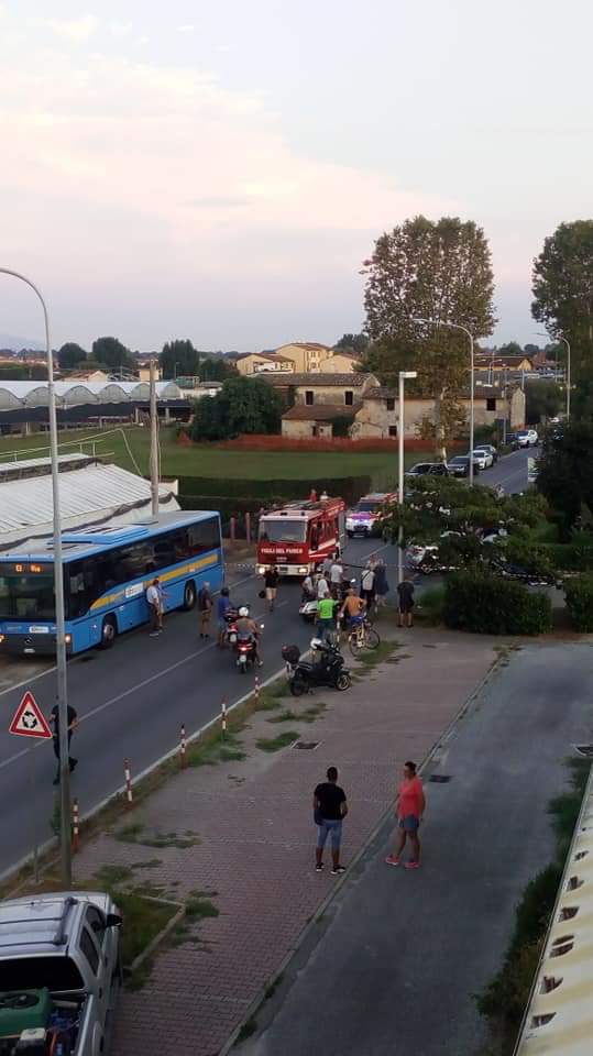 Scontro auto scooter, Aurelia bloccata a Torre del Lago