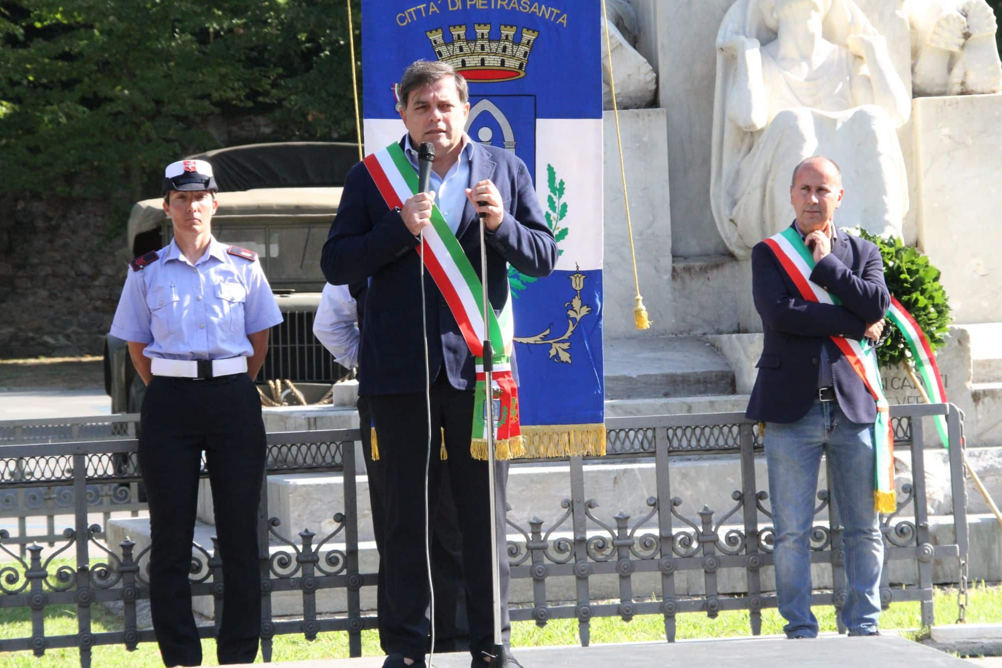 Foto Sindaco cerimonia Liberazione Pietrasanta 2019