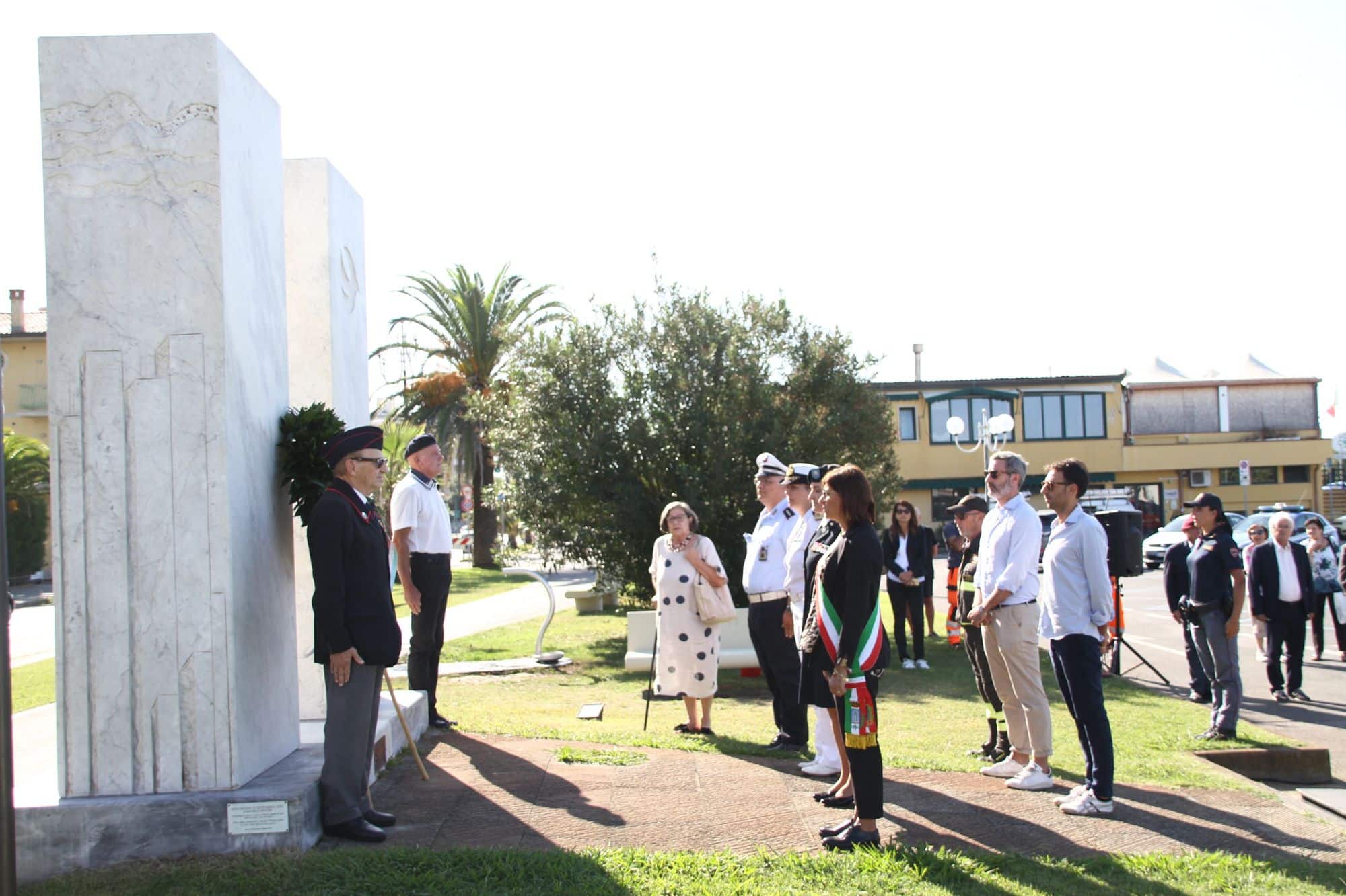 11 settembre 2011, l’abbraccio ed il ricordo di Pietrasanta a 18 anni dell’attentato alle Torri Gemelle