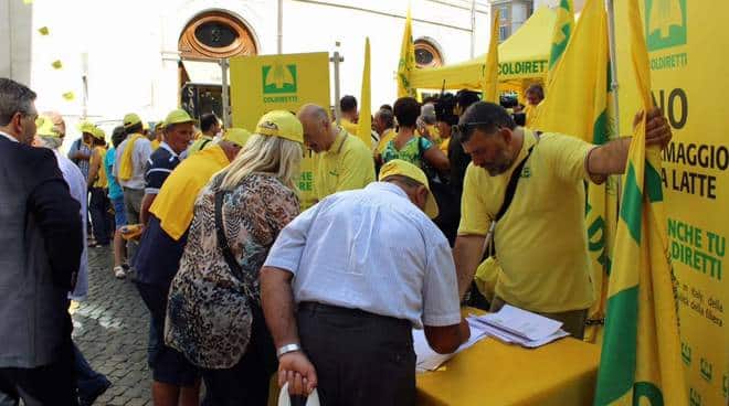 Foto firma petizione Coldiretti