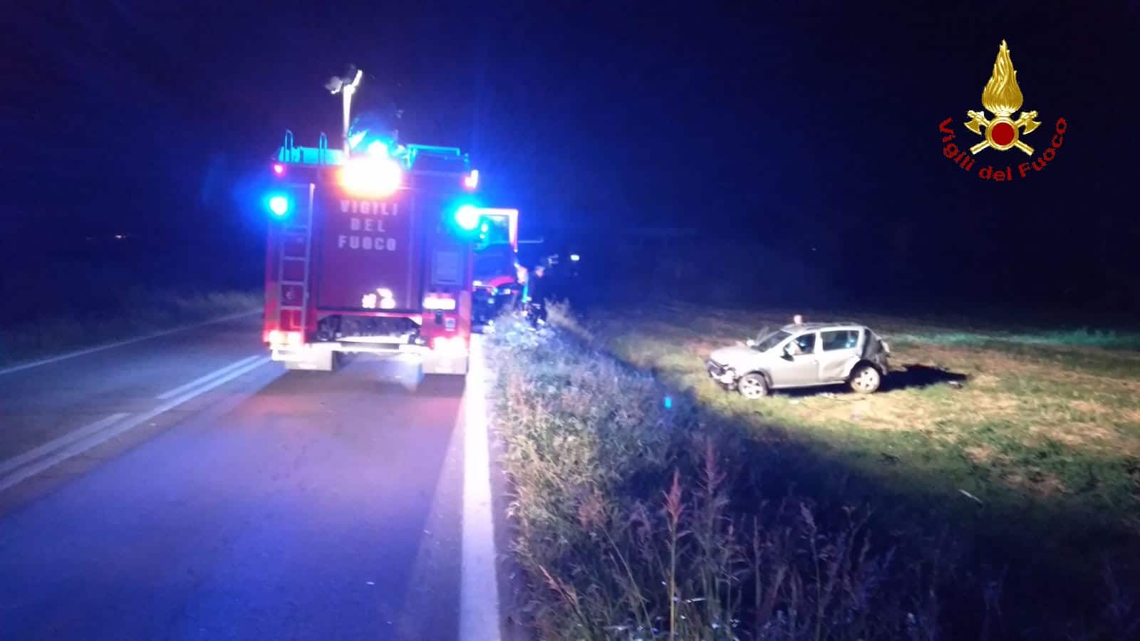 Fuori strada nella notte nel grossetano, intervengono vigili del fuoco e 118