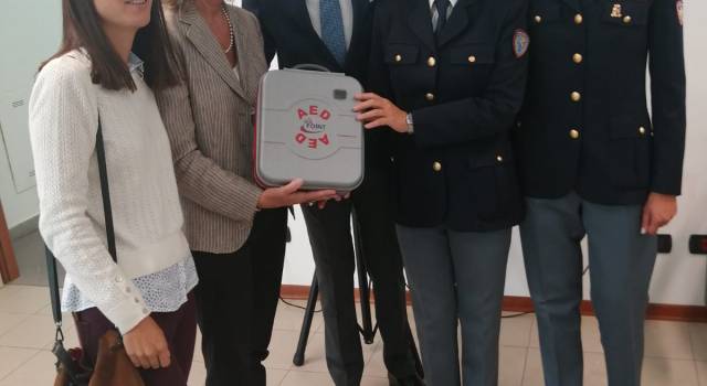 Gli amici di Giò donano un defibrillatore alla Polstrada di Lucca