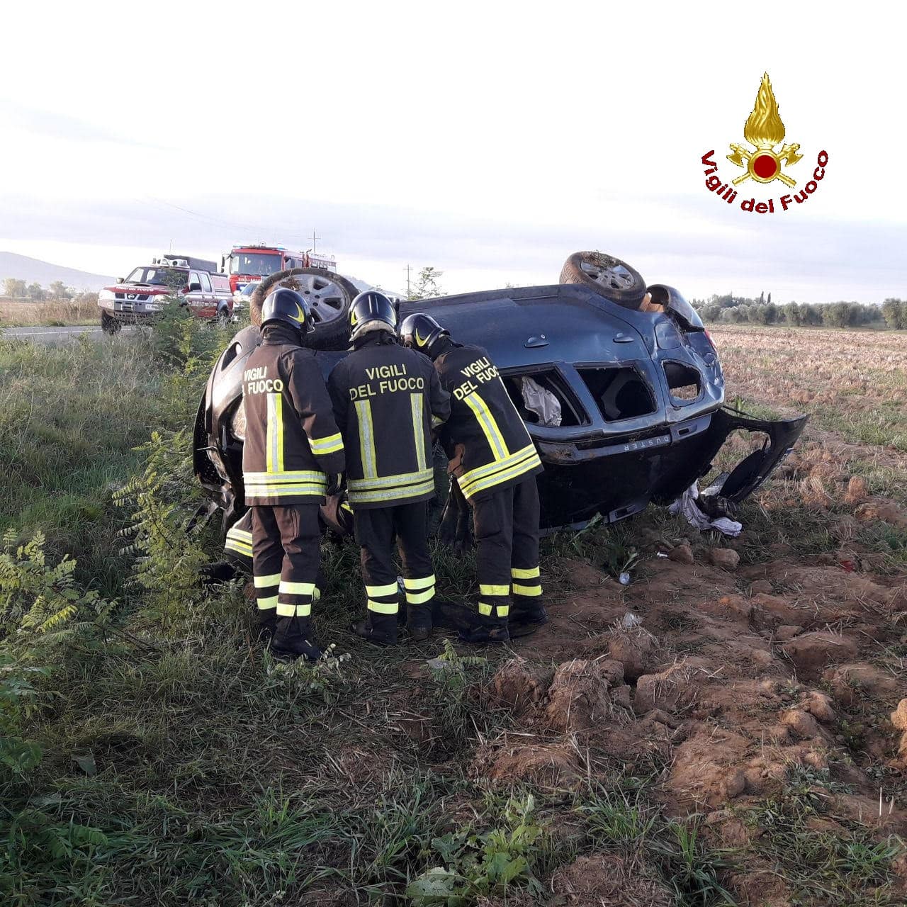 Vettura fuori strada, un morto e un ferito