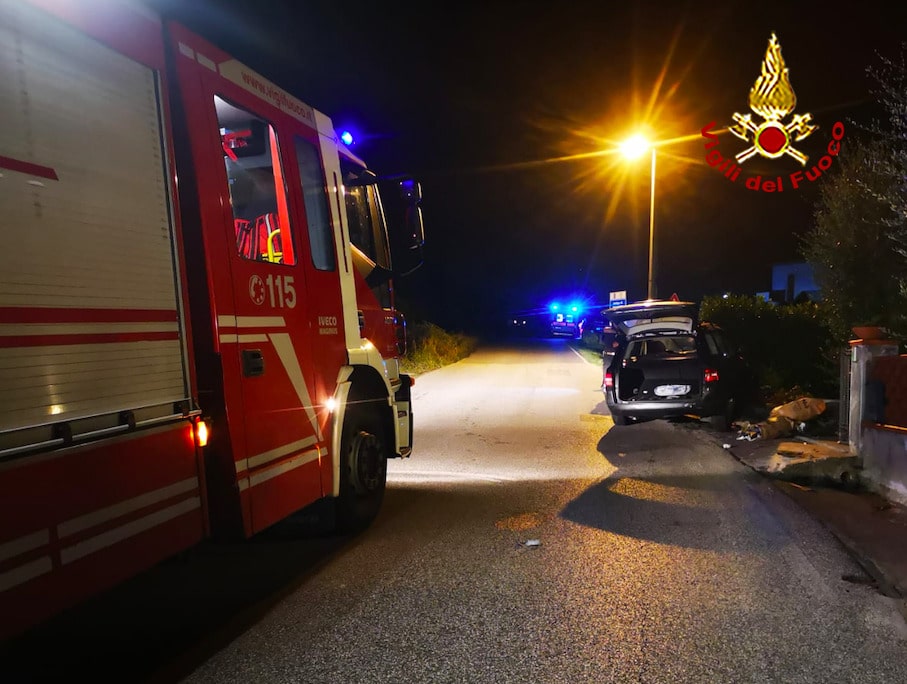 Auto sbanda e urta la colonnina del metano: tranciato il tubo di alimentazione