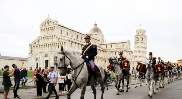 La Fanfara a cavallo della Polizia sfila a Pisa all&#8217;apertura del Toscana Endurance Lifestyle 2019