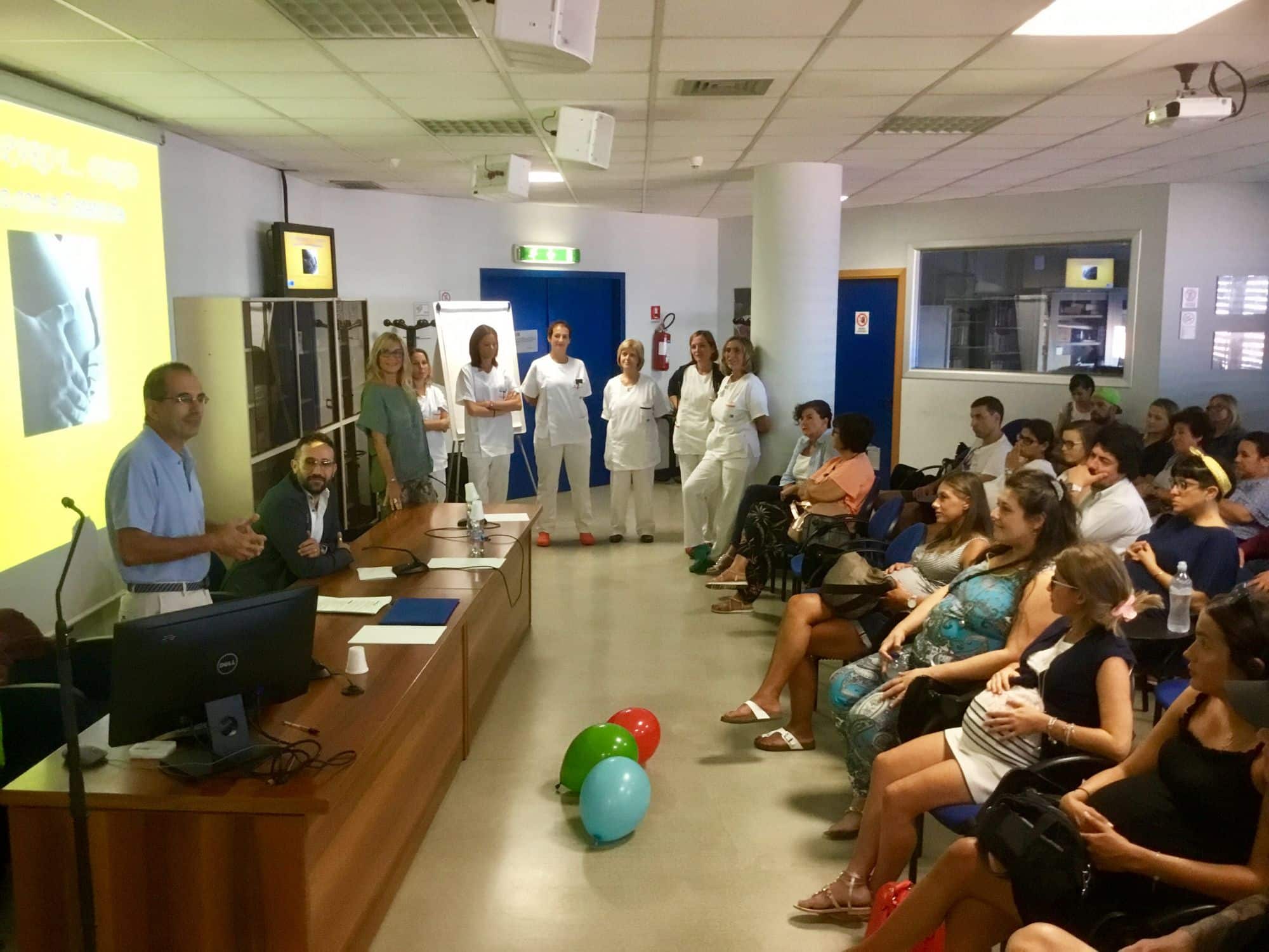 Ospedale Apuane, il corso “Partorire con Noi” per le future mamme riparte dal web